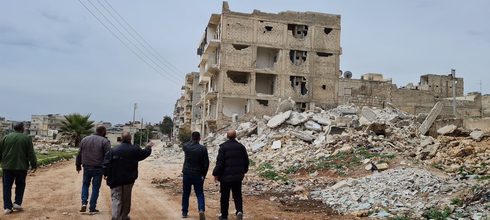 Hoop in de Ruïnes: Stichting SamenSOS Helpt Syrië